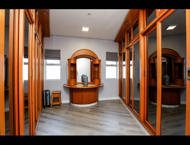 5 BEDROOM HOUSE FOR SALE IN UMHLANGA CENTRAL